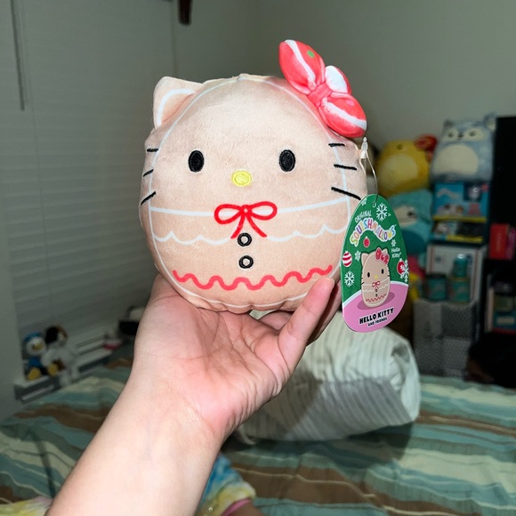 New 5” Hello Kitty Gingerbread Squishmallows - Picture 5 of 6